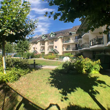 Apartment En Rez De Jardin Au Bord Du D'annecy *
