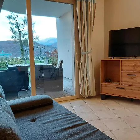 En Rez De Jardin Au Bord Du D'annecy