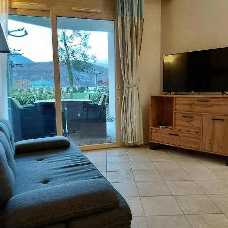 En Rez De Jardin Au Bord Du D'annecy Duingt