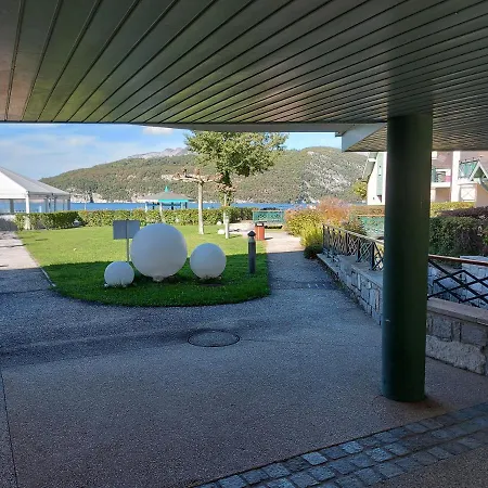 En Rez De Jardin Au Bord Du D'annecy Duingt